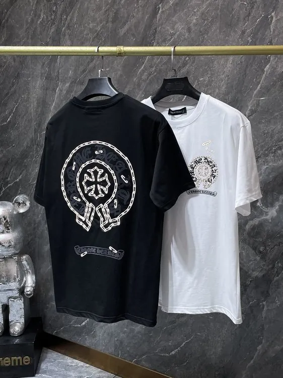 Outline Horseshoe Tee