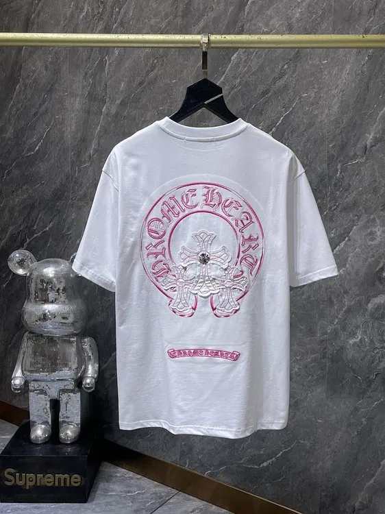 Wreath Text Tee